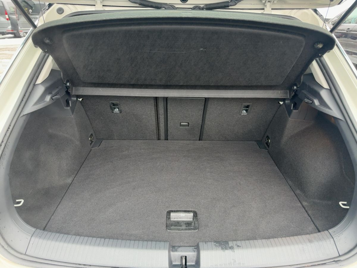 T-Roc 1.5 TSI DSG Style AHK ACC LED Navi Pano Kamera Keyless Sitzhzg Bluet.