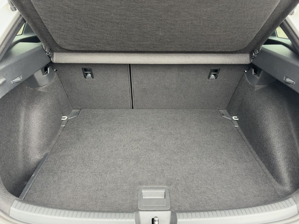 Taigo 1.5 TSI DSG R-Line AHK ACC LED-Matrix Kamera Climatronic Bluet. Sitzh.