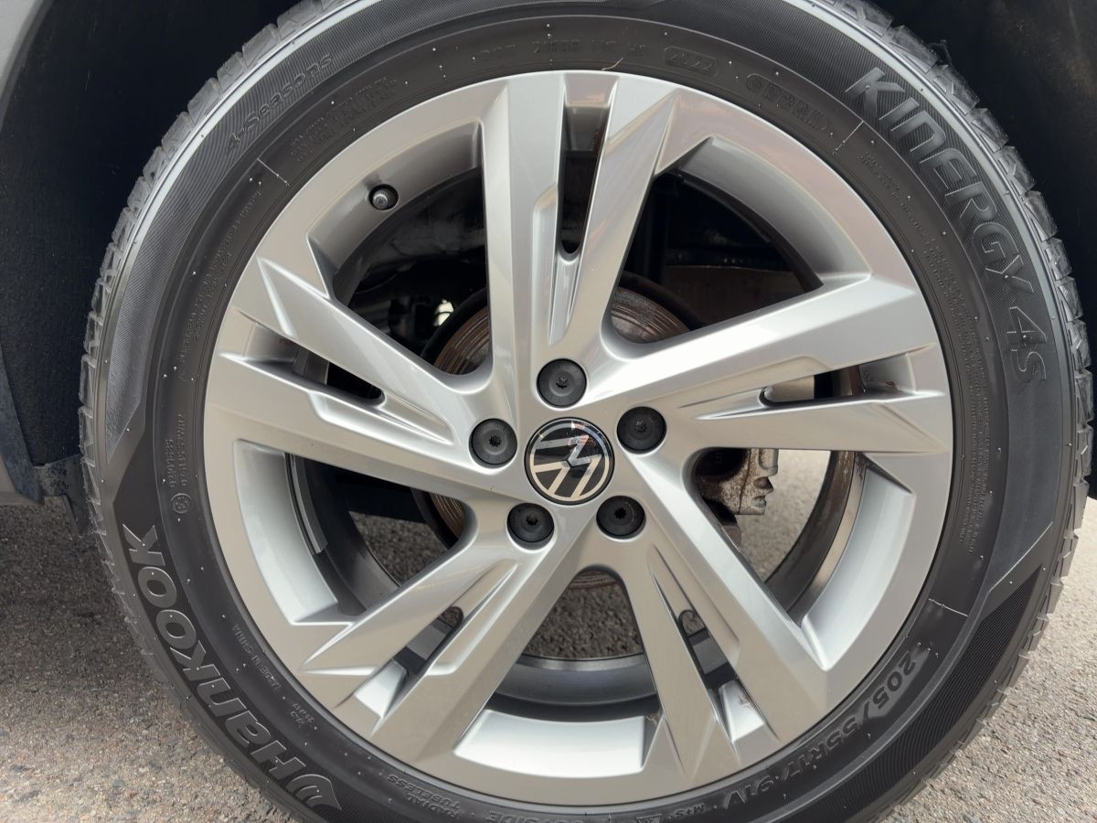 Taigo 1.5 TSI DSG R-Line AHK ACC LED-Matrix Kamera Climatronic Bluet. Sitzh.