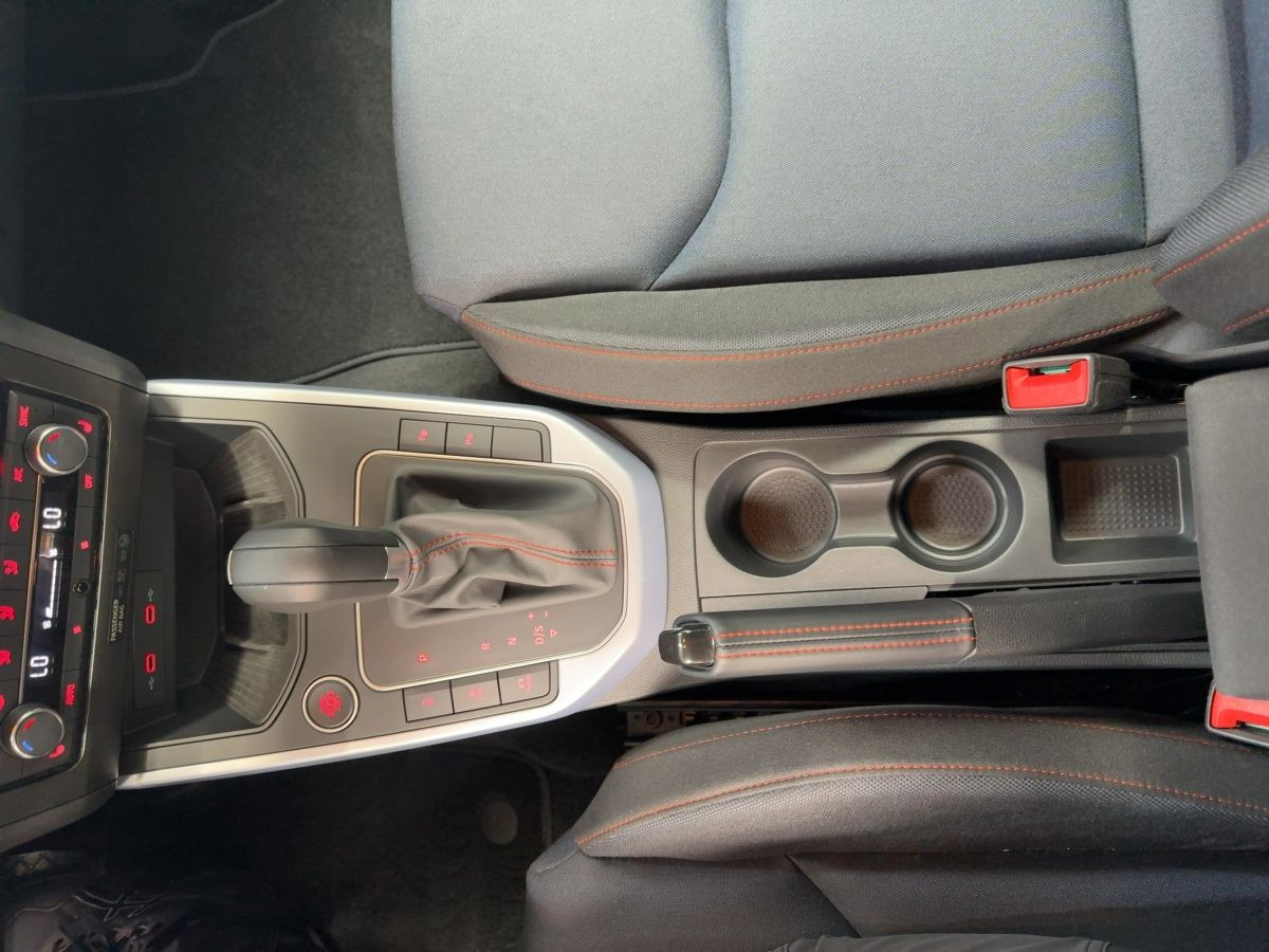 Arona 1.0 TSI DSG FR Kamera ACC LED Park Ass. Lane Ass. Climatronic