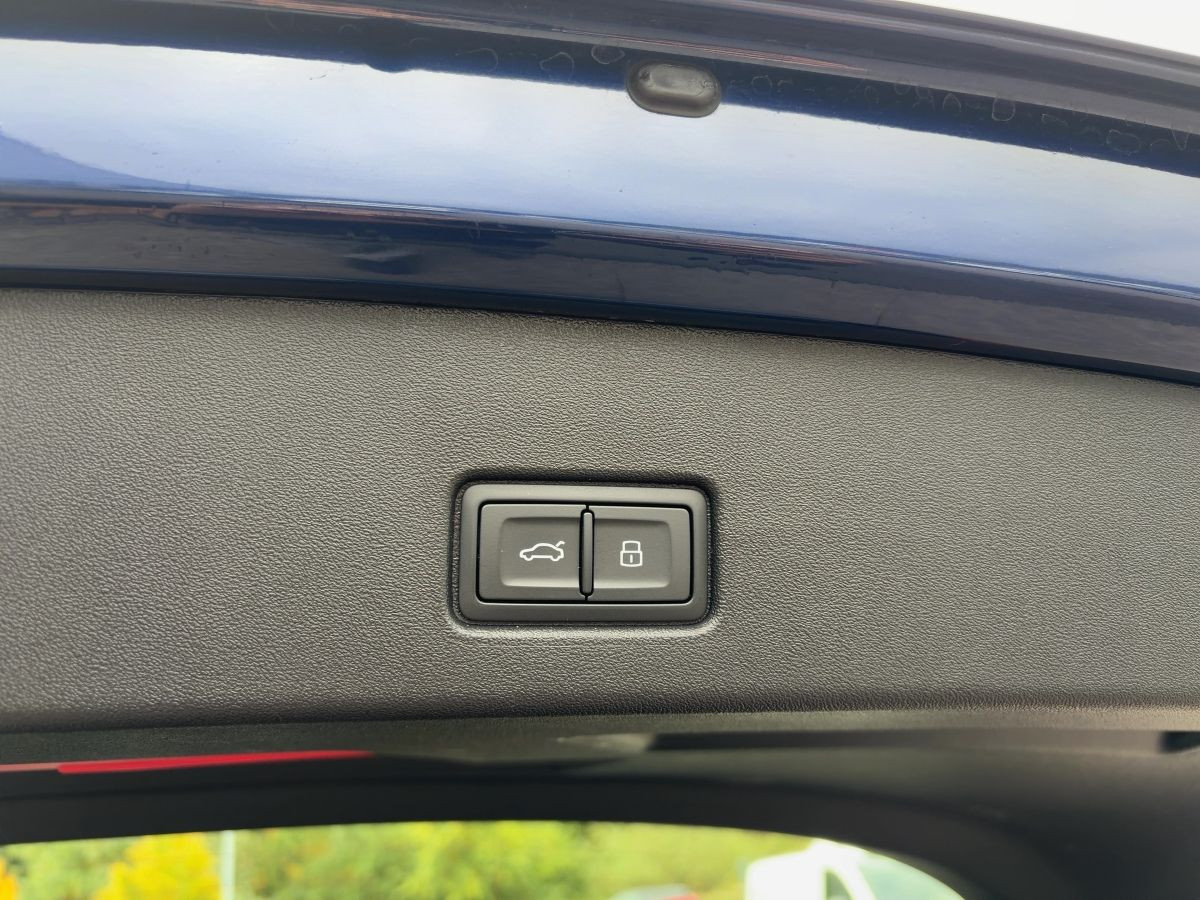 Q4 e-tron Quattro 82 kWh advanced MMI-Navi-Plus LED Kamera Sitzh.