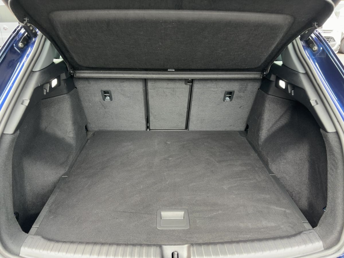 Q4 e-tron Quattro 82 kWh advanced MMI-Navi-Plus LED Kamera Sitzh.