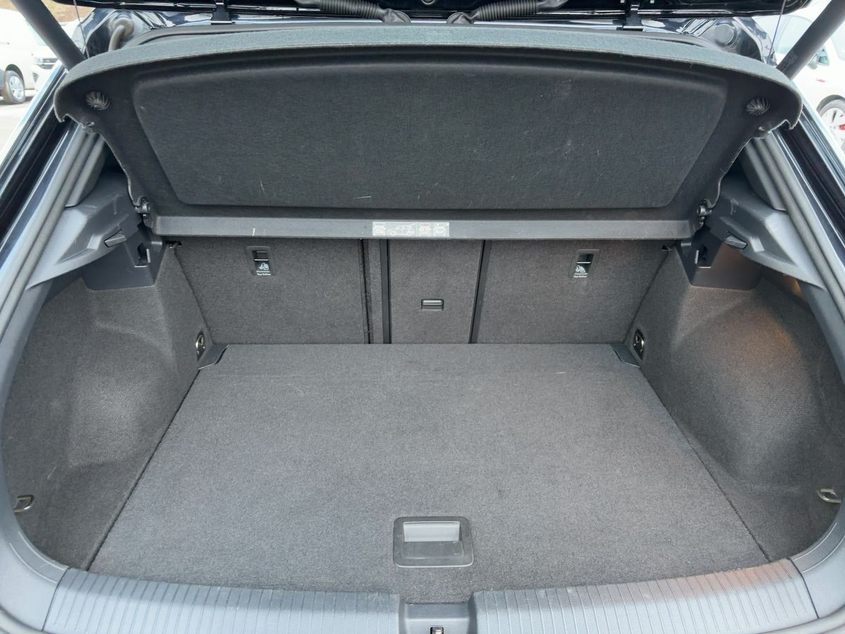 T-Roc 1.5 TSI DSG Sport ACC Navi Kamera Parkp. DAB+ Bluet. Sitzh.