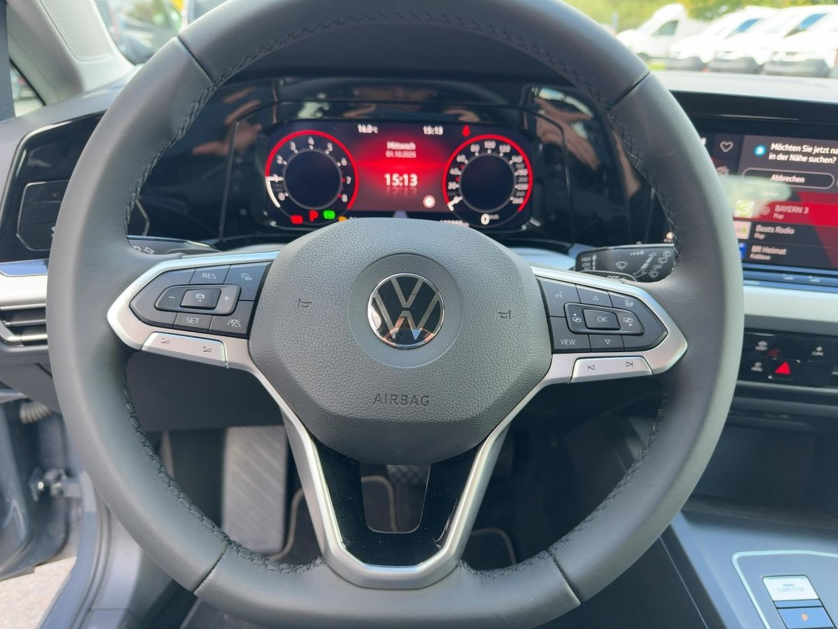 Golf VIII Variant 1.0 eTSI DSG Life ACC Navi LED Kamera DAB+ Lane Ass. Climatronic Sitzh.