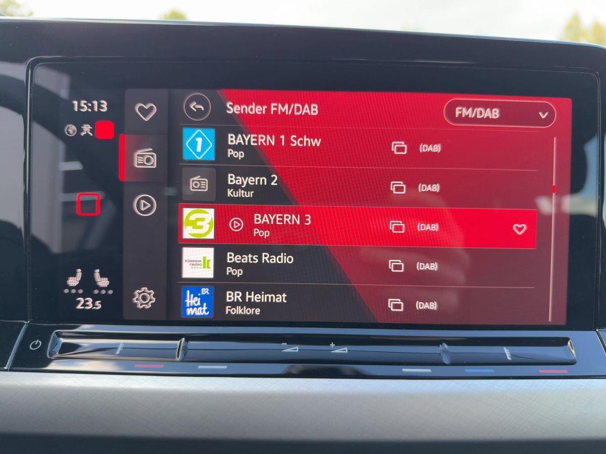 Golf VIII Variant 1.0 eTSI DSG Life ACC Navi LED Kamera DAB+ Lane Ass. Climatronic Sitzh.