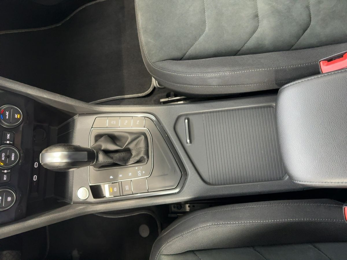 Tiguan Allspace 1.5 TSI DSG R-Line 20 Zoll ACC Navi LED Kamera Keyless Climatronic Sitzh.