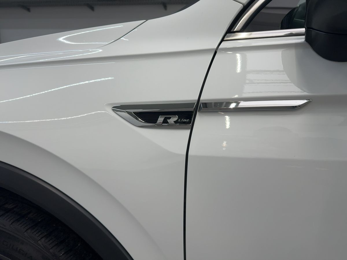 Tiguan Allspace 1.5 TSI DSG R-Line 20 Zoll ACC Navi LED Kamera Keyless Climatronic Sitzh.