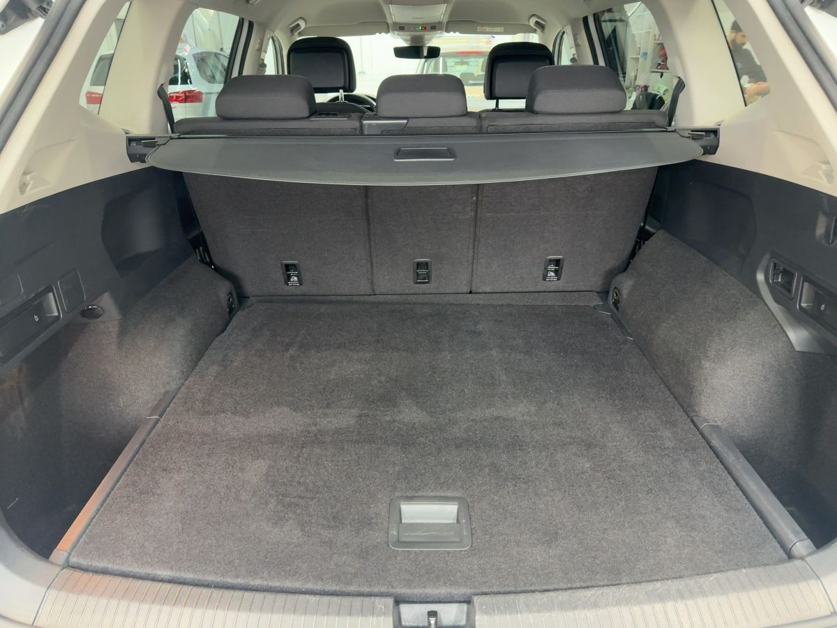 Tiguan Allspace 1.5 TSI DSG R-Line 20 Zoll ACC Navi LED Kamera Keyless Climatronic Sitzh.