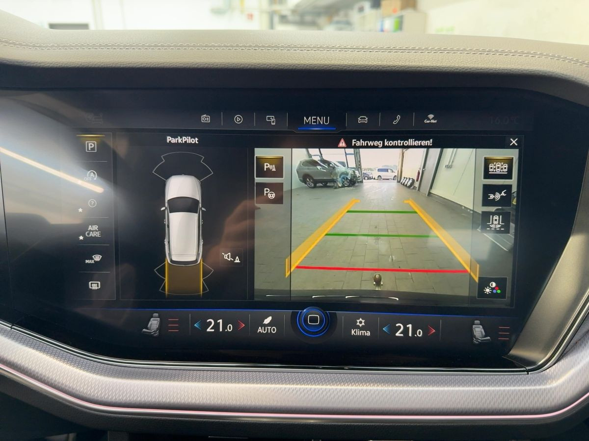 Touareg 3.0 V6 TDI DSG 4M R-Line ACC AHK Navi LED Kamera Luft Leder Climatronic