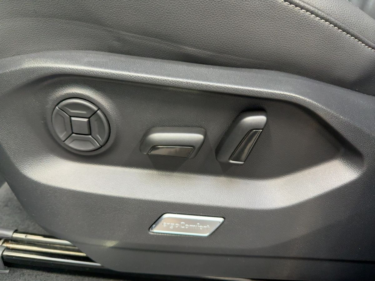 Touareg 3.0 V6 TDI DSG 4M R-Line ACC AHK Navi LED Kamera Luft Leder Climatronic