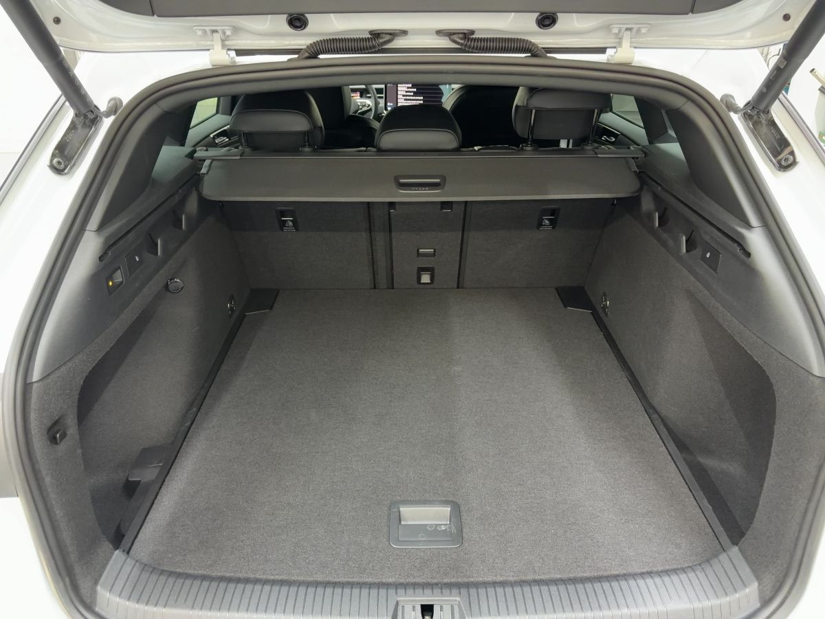 ID.7 Tourer Pro S ab 1,49% 91 kWh Wärmep. AHK LED-Matrix Navi Area View