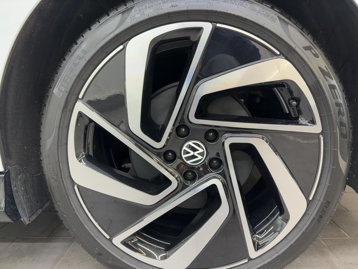 ID.7 Tourer Pro S ab 1,49% 91 kWh Wärmep. AHK LED-Matrix Navi Area View