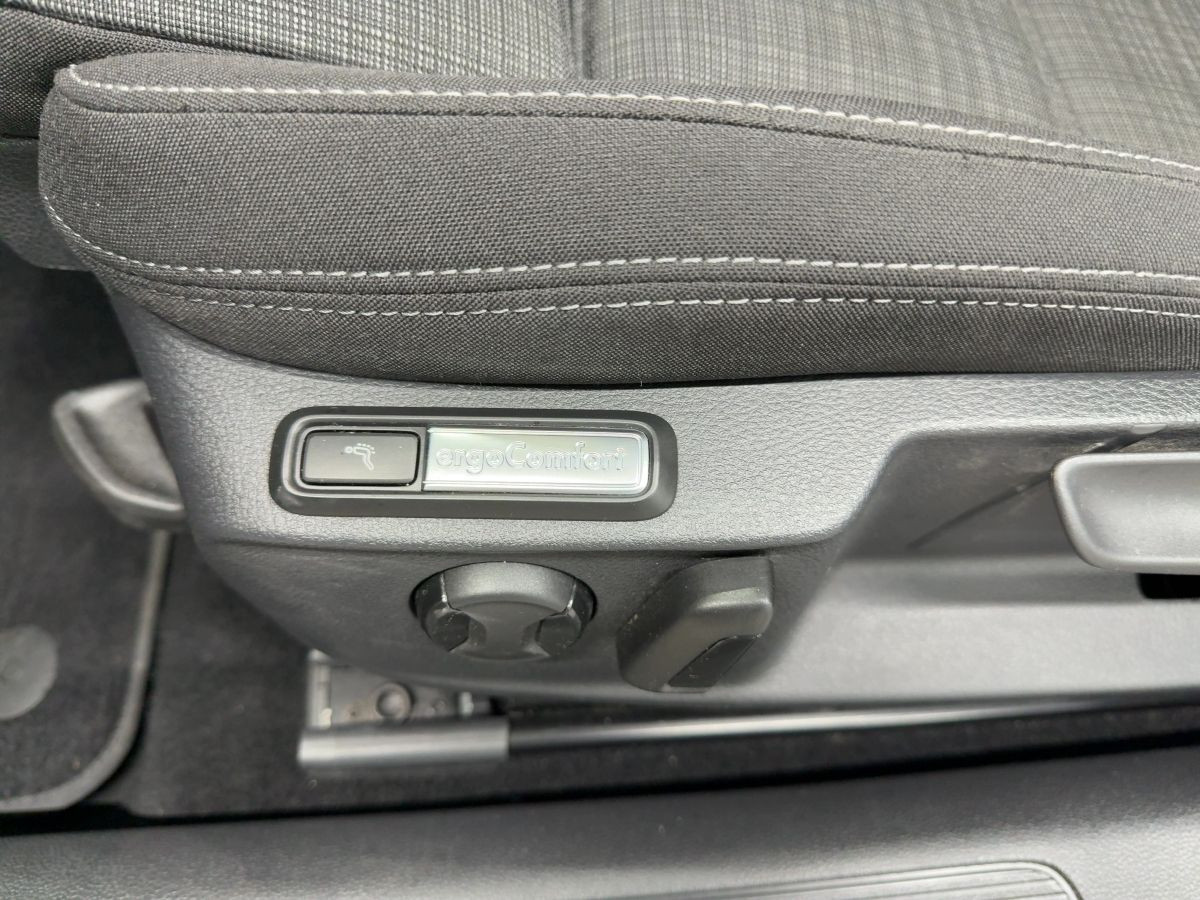 Passat Variant 2.0 TDI DSG Business AHK ACC Navi LED Kamera Keyless ergo Climatronic