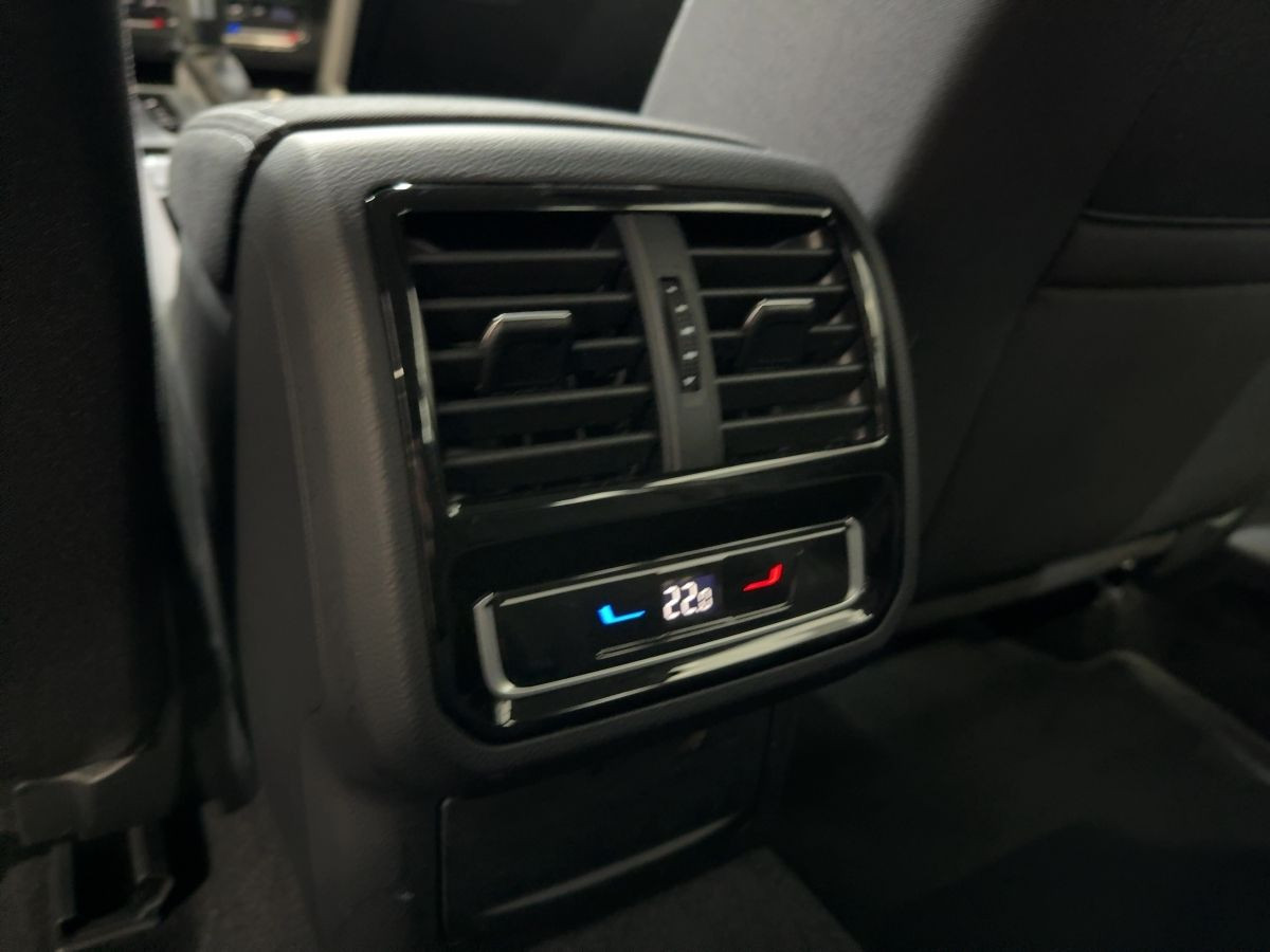 Passat Variant 2.0 TDI DSG Business AHK ACC Navi LED Kamera Keyless Bluet. Sitzh. ergo