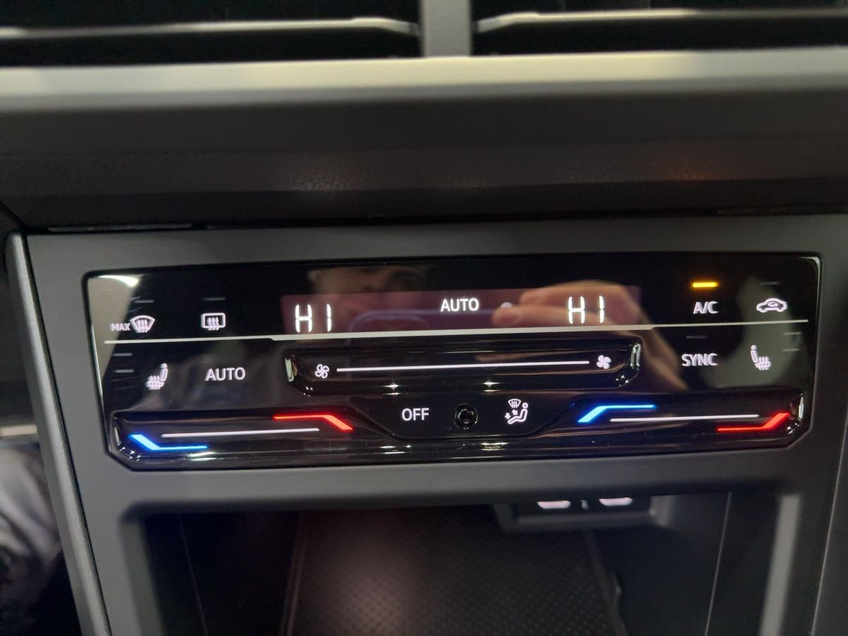 Taigo 1.5 TSI DSG R-Line ACC LED-Matrix Kamera Climatronic Bluet. Sitzh.