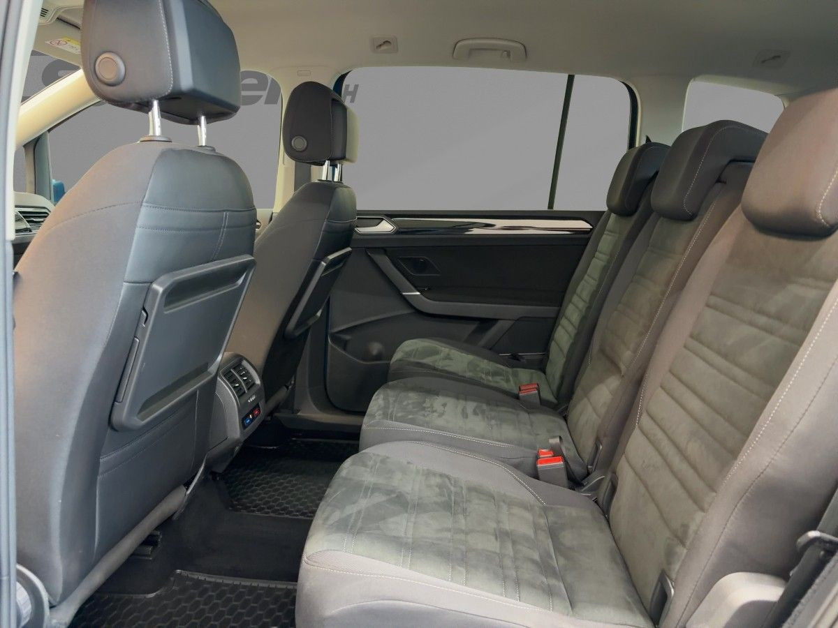 Touran 2.0 TDI DSG Highline ab 3,99% AHK ACC Navi LED Climatronic Bluet. Sitzh.