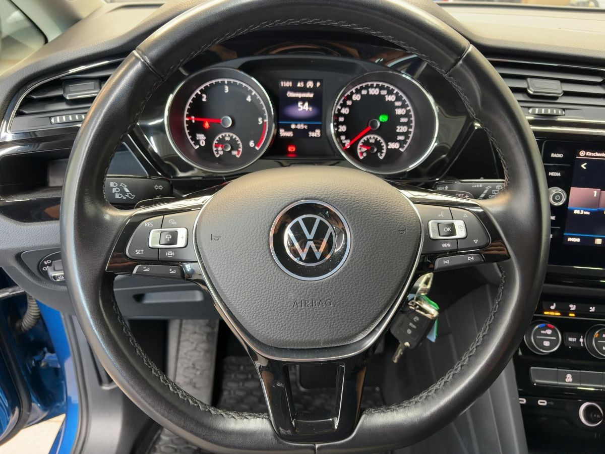 Touran 2.0 TDI DSG Highline ab 3,99% AHK ACC Navi LED Climatronic Bluet. Sitzh.