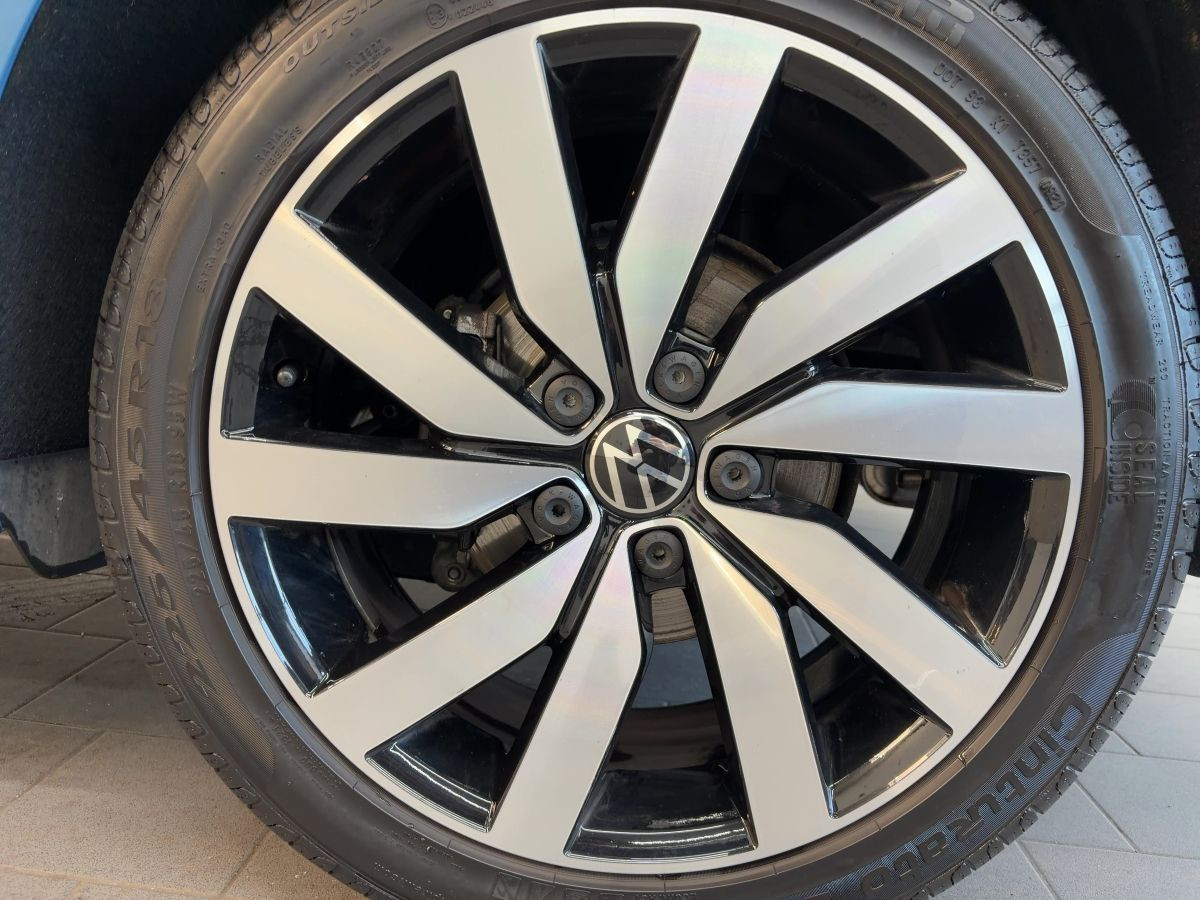 Touran 2.0 TDI DSG Highline ab 3,99% AHK ACC Navi LED Climatronic Bluet. Sitzh.