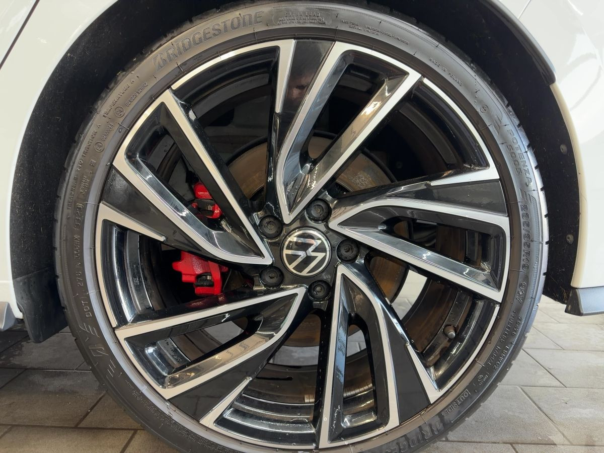 Golf VIII GTI 2.0 TSI Navi LED Plus Climatronic Einparkh. Lane Ass. Bluet.