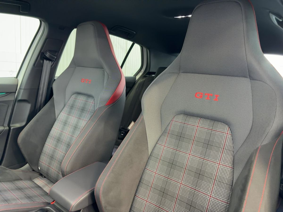 Golf VIII GTI 2.0 TSI Navi LED Plus Climatronic Einparkh. Lane Ass. Bluet.