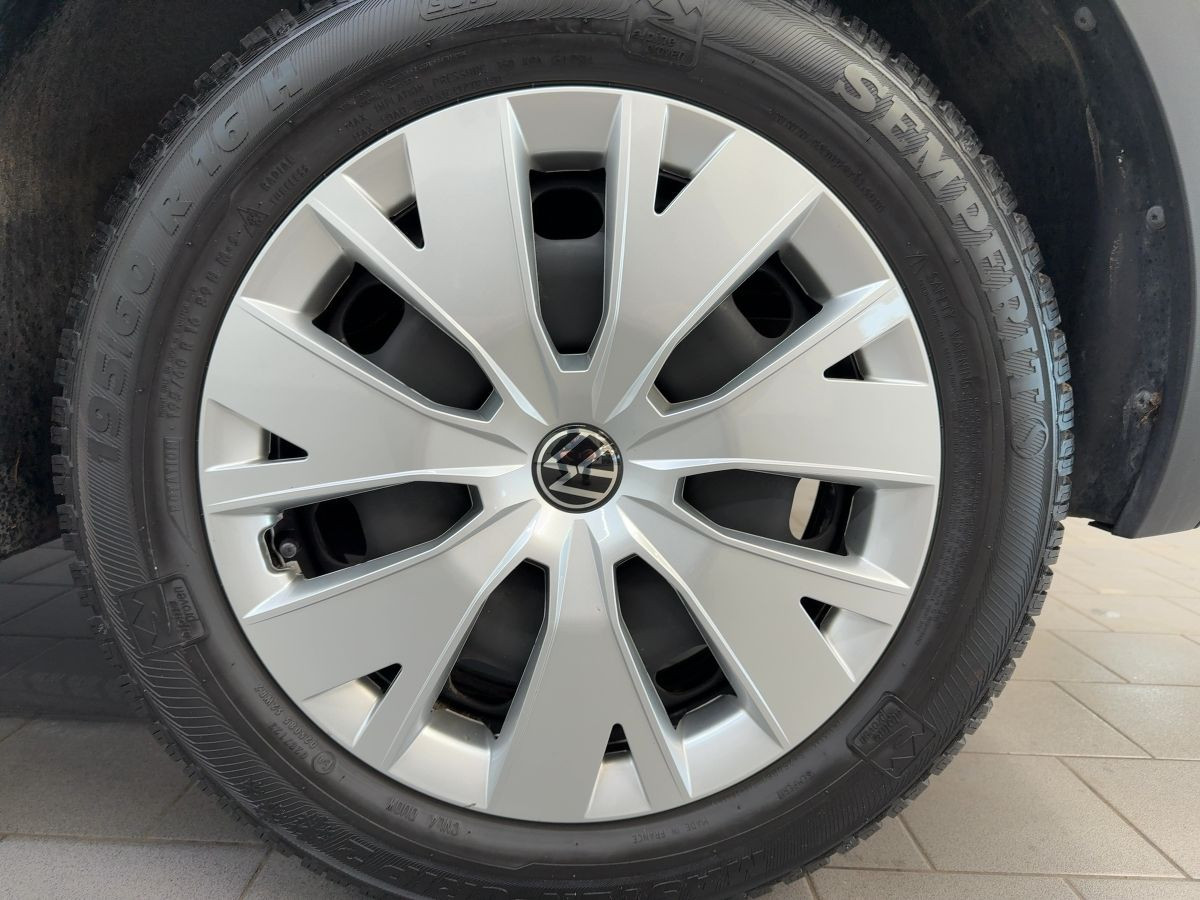 T-Cross 1.0 TSI Basis Lane Ass. Front Ass. Müdigk. DAB+ Kamera Bluet. Isofix.