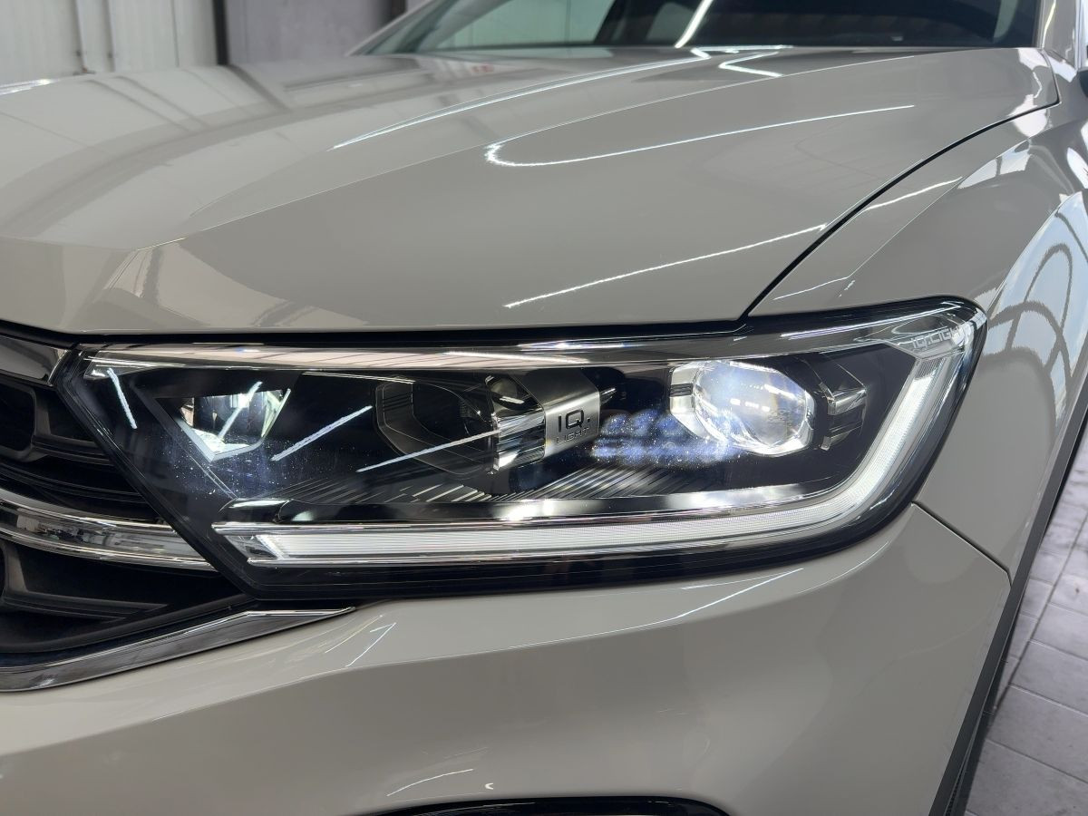 T-Roc 1.0 TSI Style AHK ACC LED Kamera Lane Ass. Sitzh. Bluet. Climatronic