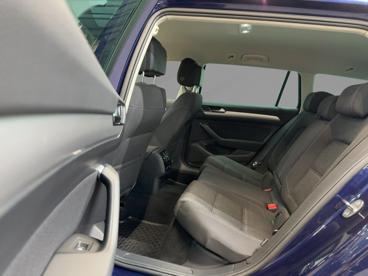 Passat Variant 2.0 TDI DSG Comfortline ACC AHK Navi Standh. Einparkh. Bluet. Sitzh.