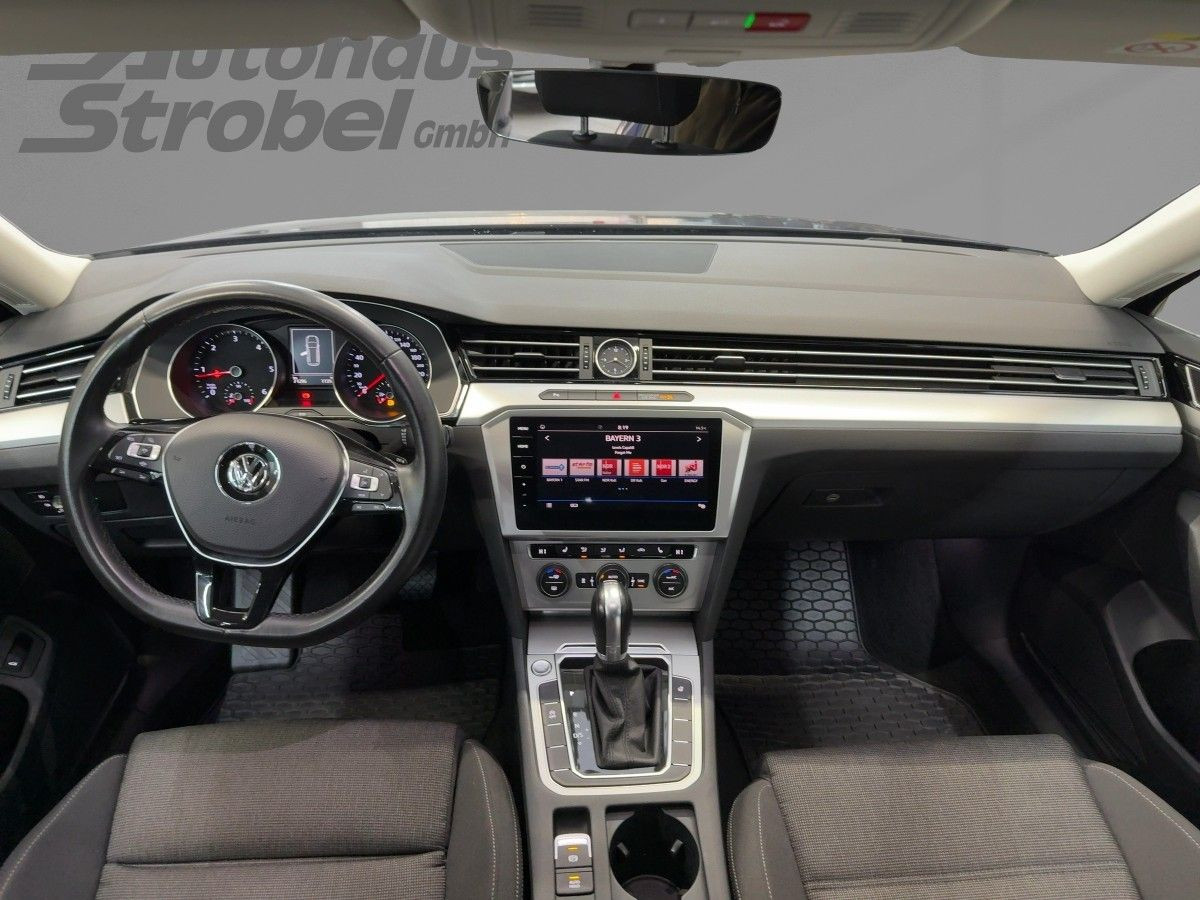 Passat Variant 2.0 TDI DSG Comfortline ACC AHK Navi Standh. Einparkh. Bluet. Sitzh.