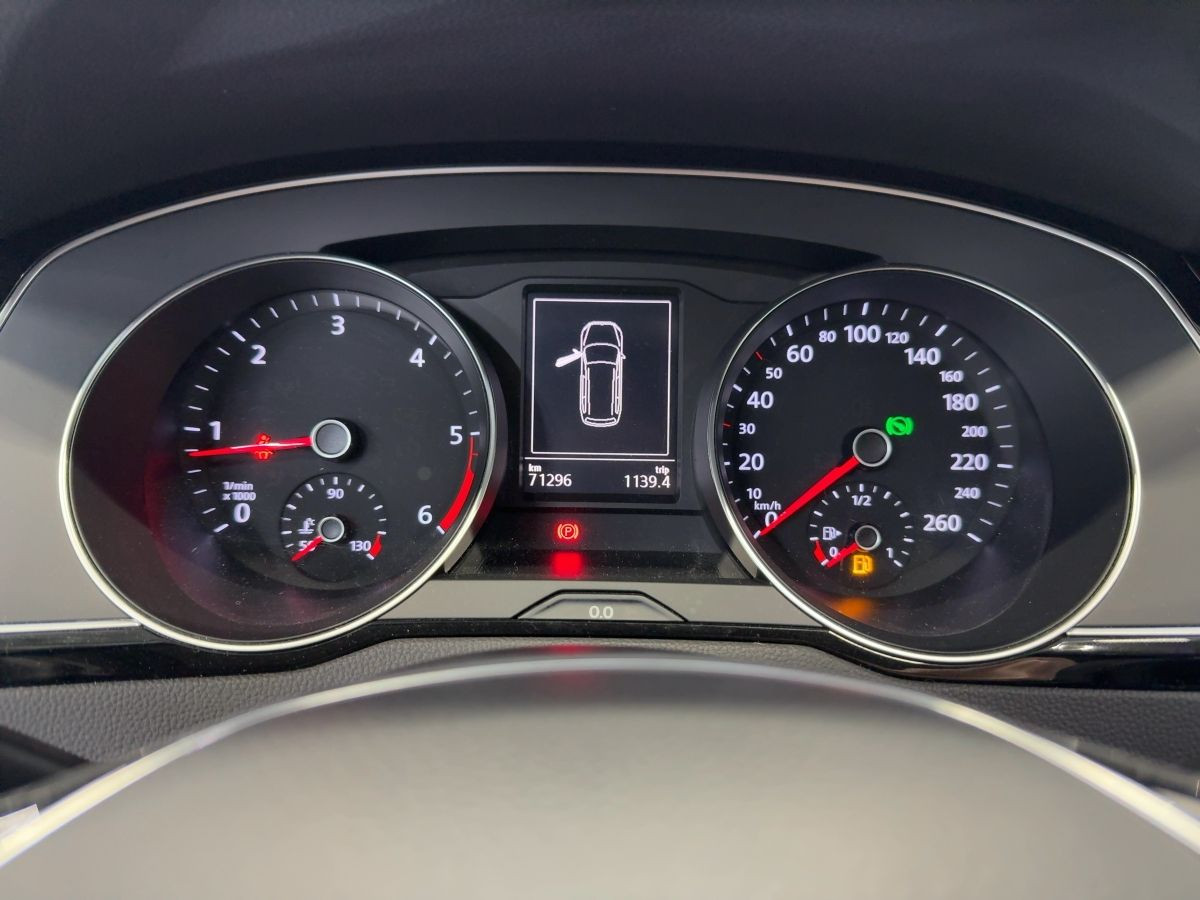 Passat Variant 2.0 TDI DSG Comfortline ACC AHK Navi Standh. Einparkh. Bluet. Sitzh.