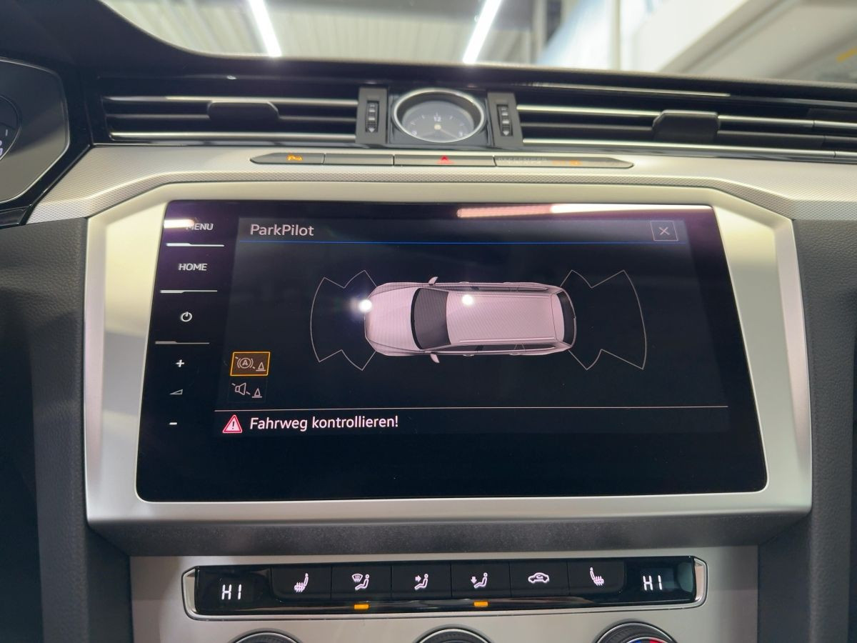 Passat Variant 2.0 TDI DSG Comfortline ACC AHK Navi Standh. Einparkh. Bluet. Sitzh.