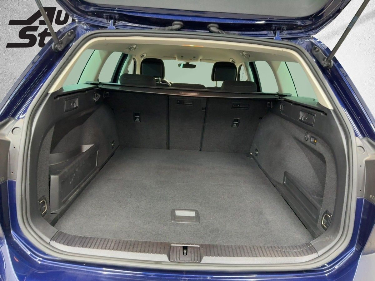 Passat Variant 2.0 TDI DSG Comfortline ACC AHK Navi Standh. Einparkh. Bluet. Sitzh.