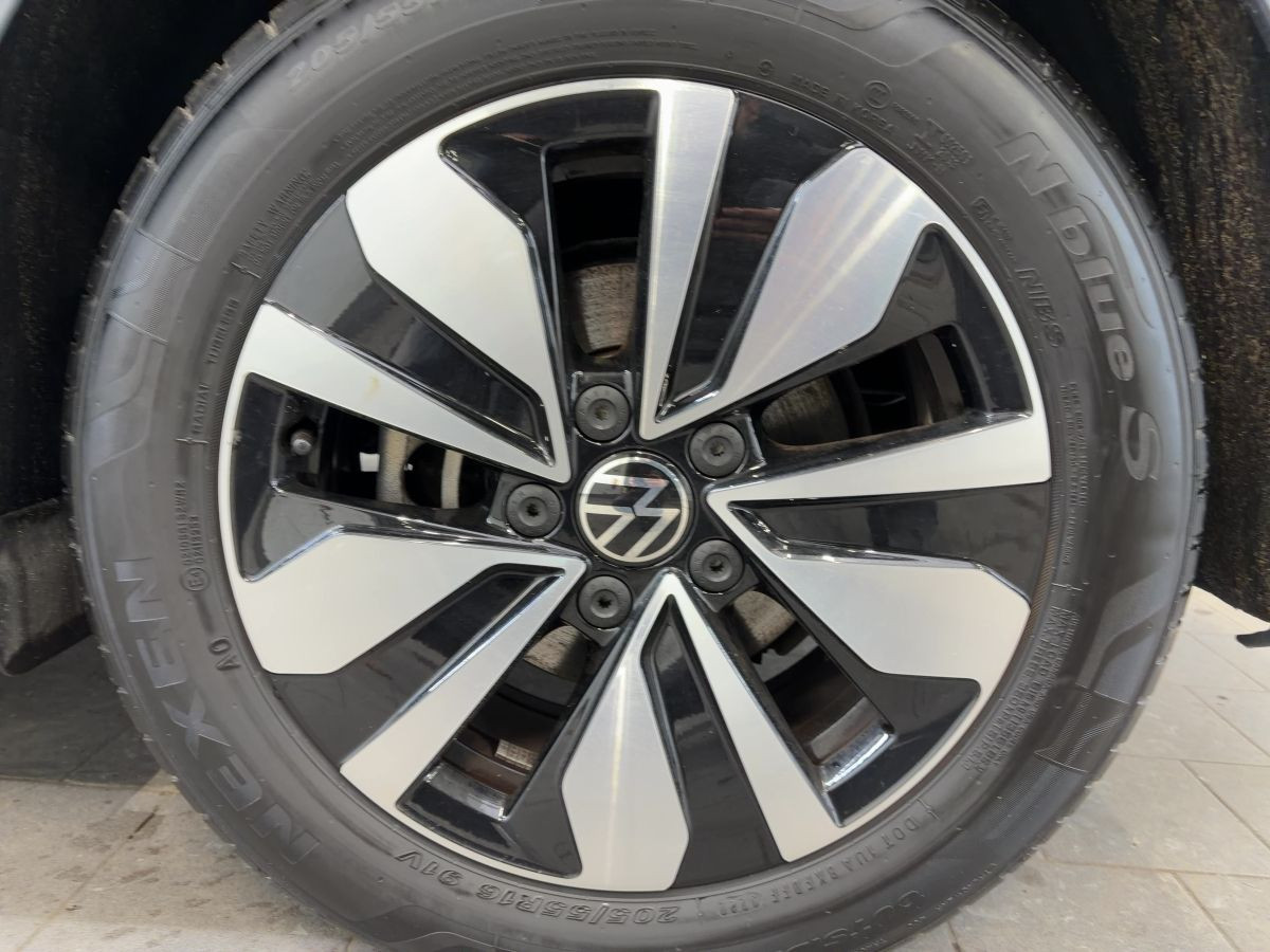 Golf VIII 1.5 eTSI DSG 