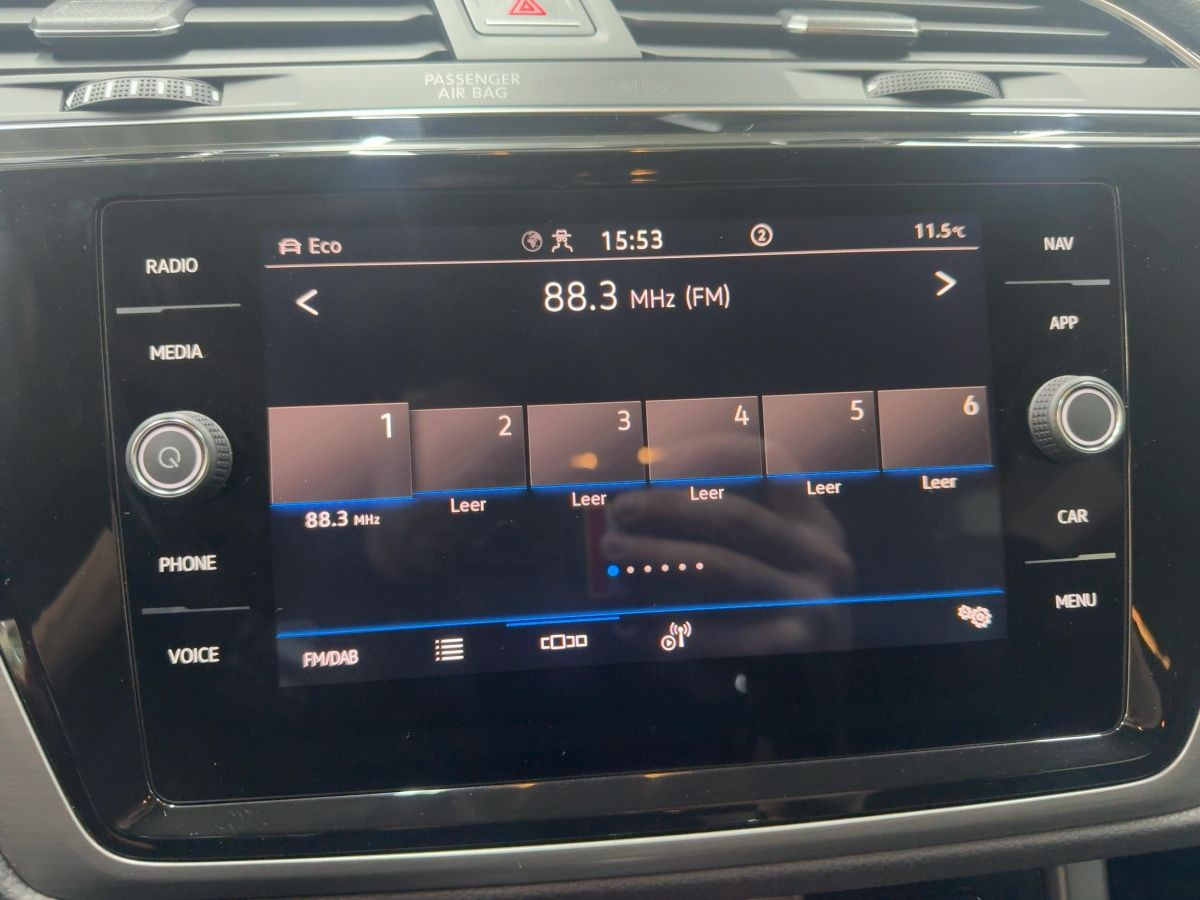 Touran 2.0 TDI DSG Comfortline 7-Sitze ACC AHK LED Navi Kamera Keyless