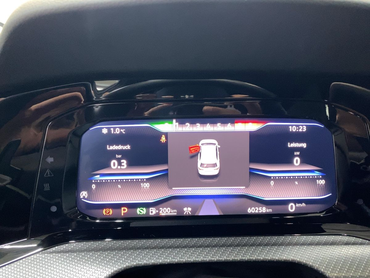 Golf VIII R Performance 2.0 TSI DSG 4M AKRAPOVIC ACC DCC Navi Pano LED-Matrix