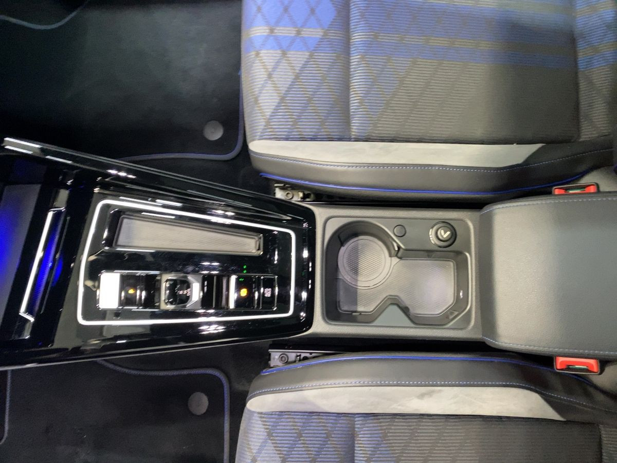 Golf VIII R Performance 2.0 TSI DSG 4M AKRAPOVIC ACC DCC Navi Pano LED-Matrix