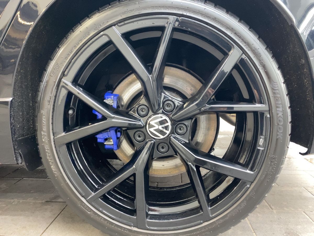 Golf VIII R Performance 2.0 TSI DSG 4M AKRAPOVIC ACC DCC Navi Pano LED-Matrix