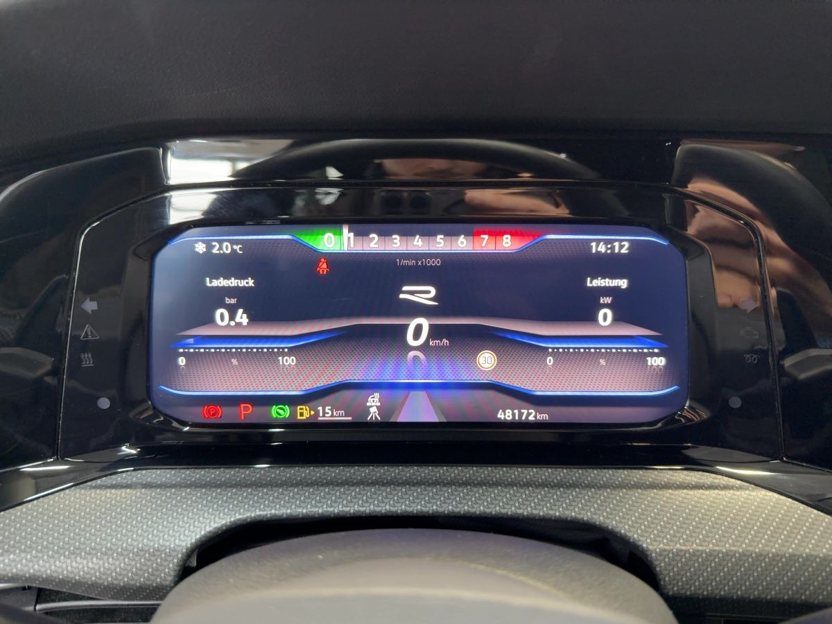 Golf VIII R 2.0 TSI DSG 4M AKRAPOVIC Perf. Paket Navi LED-Matrix Harman Kardon