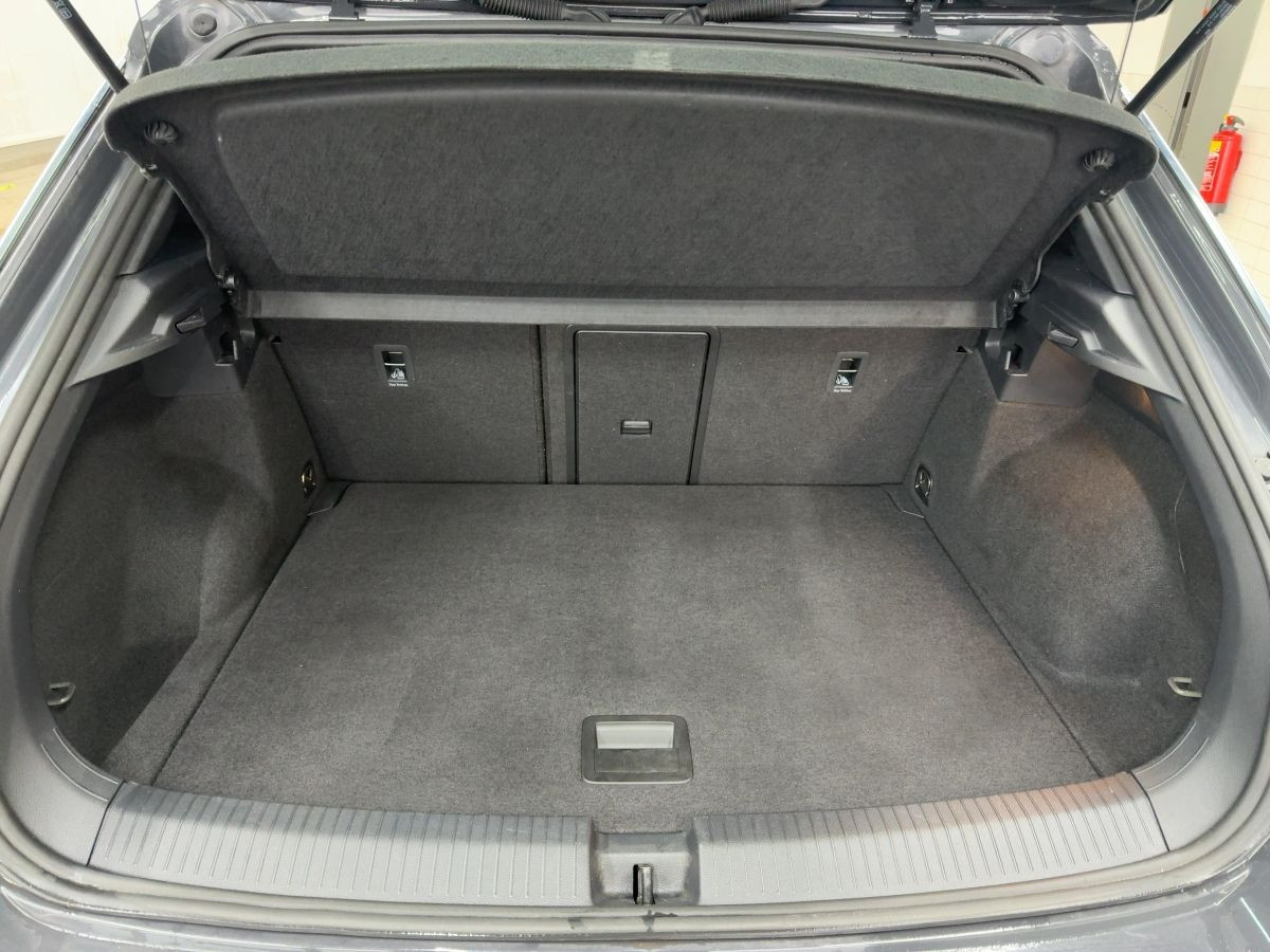 T-Roc 1.5 TSI DSG Sport ACC Navi Pano. Sitzh. Climatronic Bluet DAB+ Lane-Ass.